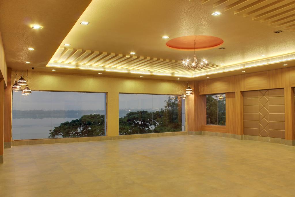 ​Justa Hyderabad Hotell Eksteriør bilde