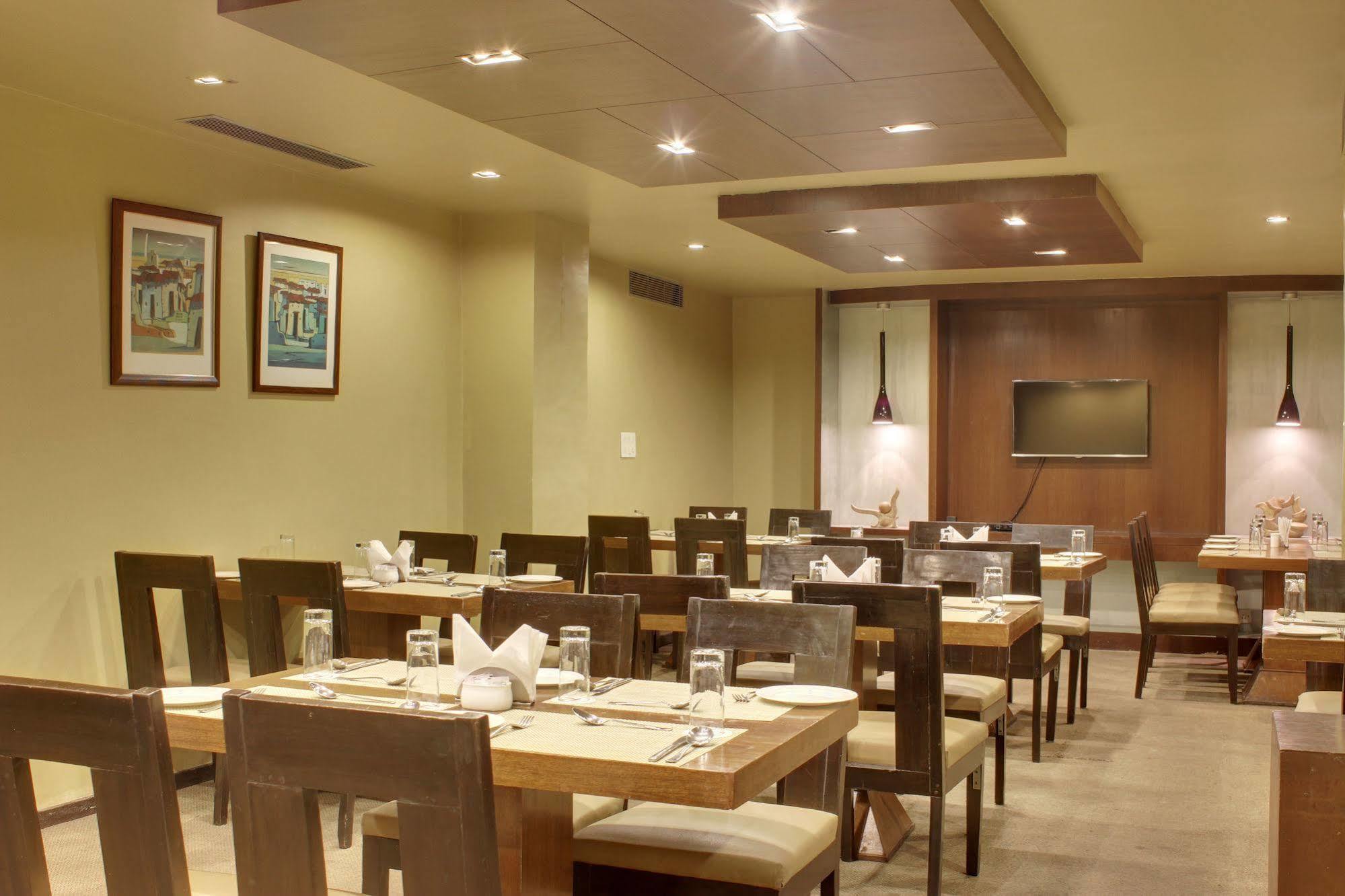 ​Justa Hyderabad Hotell Eksteriør bilde